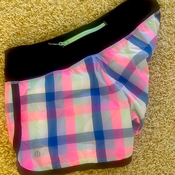 Lululemon short - Picture 2 of 2